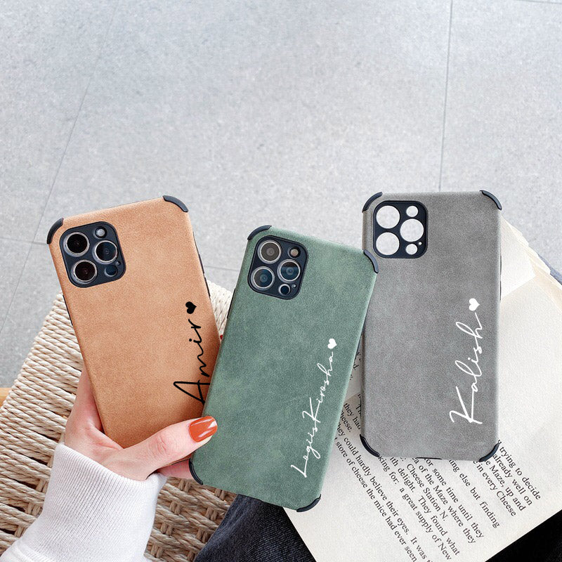 Personalisierte Luxus Apple iPhone Hülle aus Lammfell-Leder | Individueller Name | MagSafe Case mit Kameraprotektion für iPhone 17/17 Air, 16/16e, 15, 14, 13 Pro Max Plus