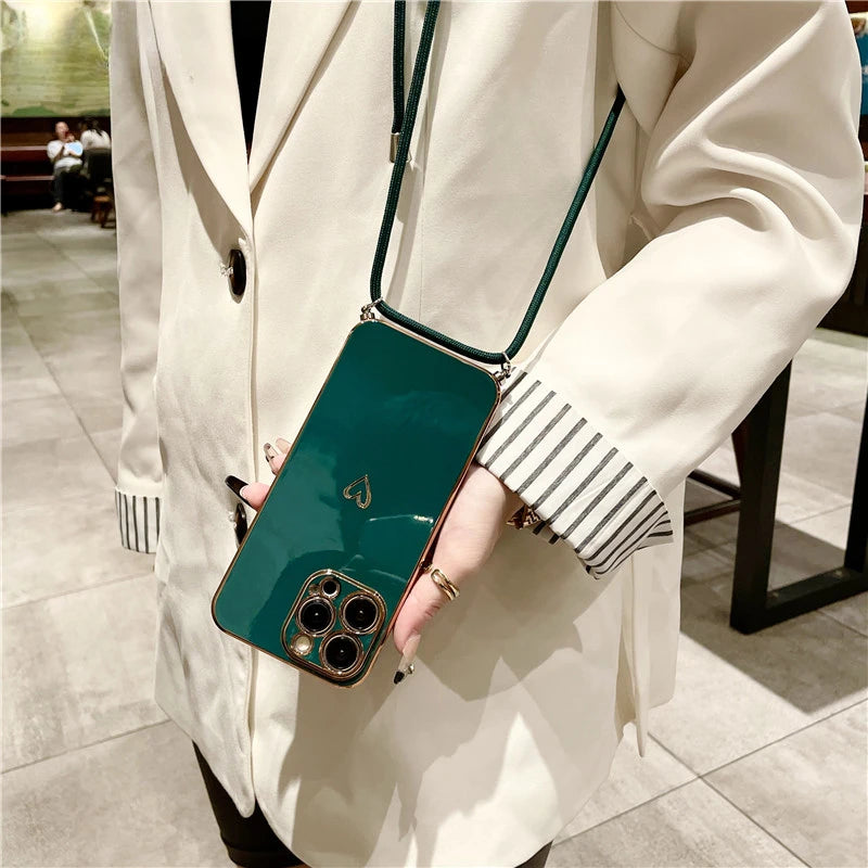 Premium Crossbody Strap Lanyard iPhone Hülle mit Luxus-Beschichtung Liebe-Herz-Design Weiche Silikon | MagSafe Case mit Kameralinsenschutzabdeckung für Apple iPhone 17/17 Air, 16/16e, 15, 14, 13 Pro Max Plus Cover – Umhängeband, Schulterriemen Schutzhülle