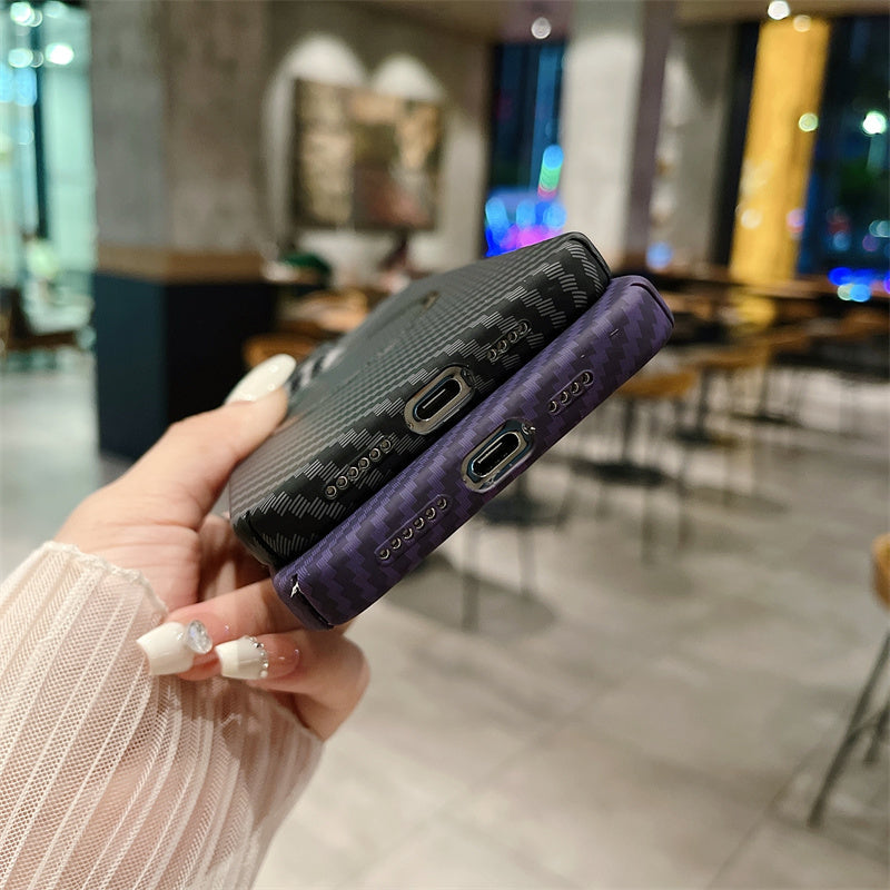 Luxus Ultradünne Kohlefaser iPhone-Hülle | MagSafe-Case mit Rundumschutz & Kameralinsenschutz für Apple iPhone 17/17 Air, 16/16e, 15, 14, 13 Pro Max Plus Cover | Stoßfeste Handyhülle mit Panzertasche & Stoßstangenabdeckung